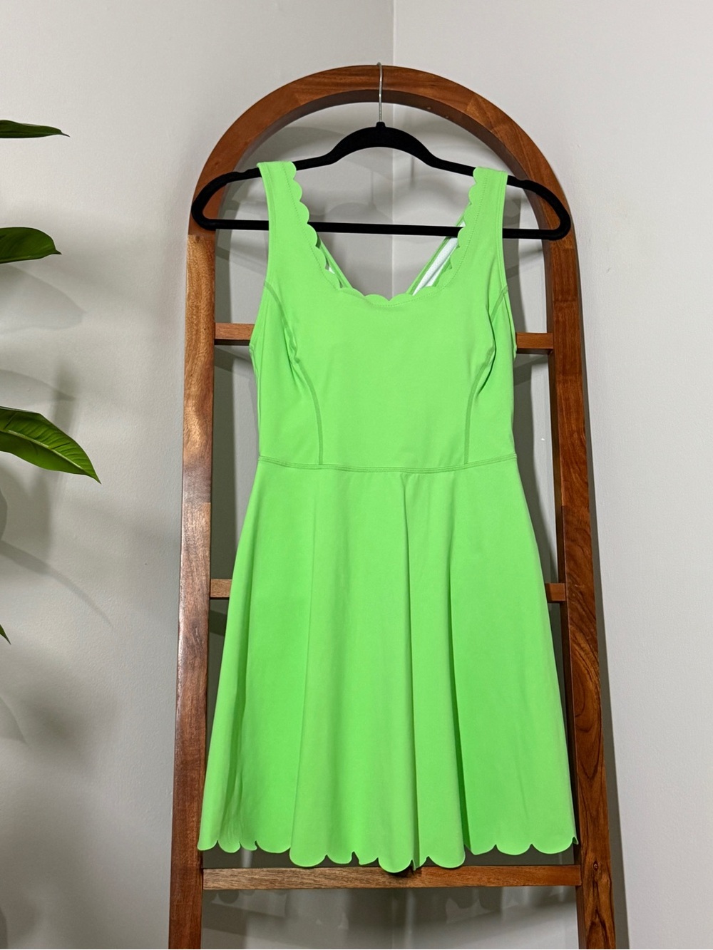 Attraco SMALL Vibrant Green Scallop Trim Athletic Dress